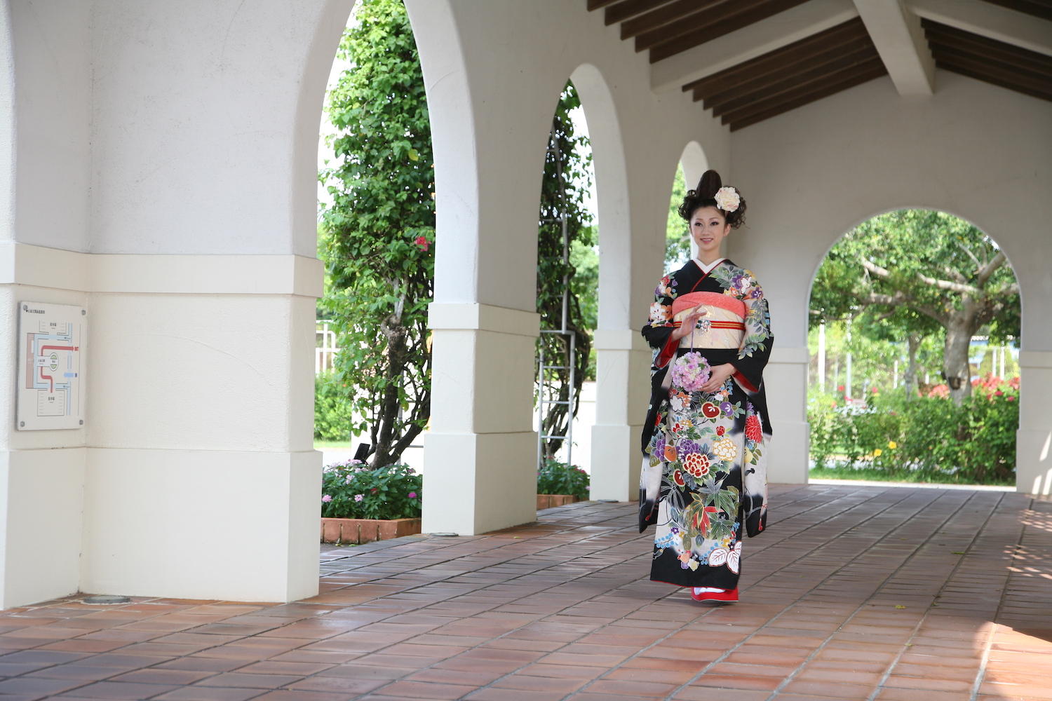 沖縄県で成人式 結婚式の着付けなら 実績豊富なシルバー美容室